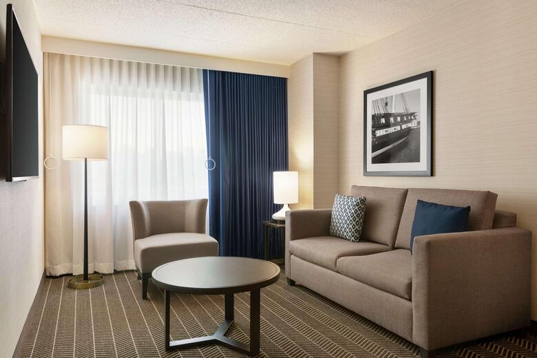 Hotel Embassy Suites Logan Airport