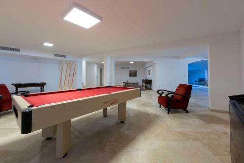 Luxurious Sea View Villa Outside Infinity Pool - Heated Indoor Pool