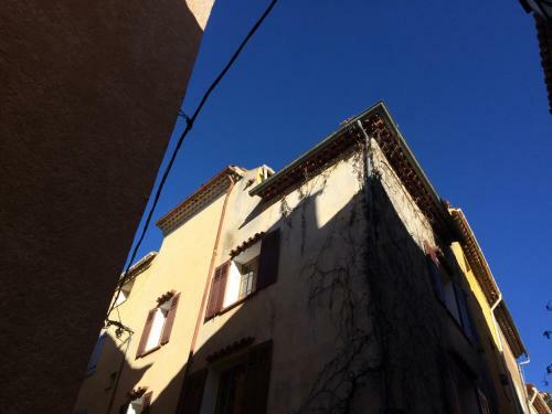 Provencal House With Sunny Terrace