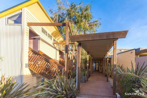 Sandpiper Motel