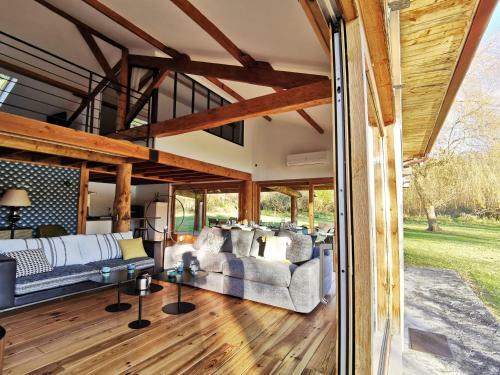 Cottage Les Pyr�n�es Au Bord de L'eau