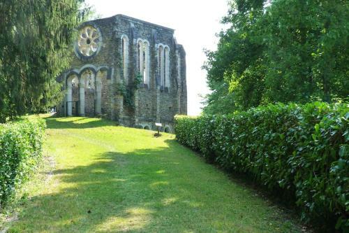 Cottage Les Pyr�n�es Au Bord de L'eau