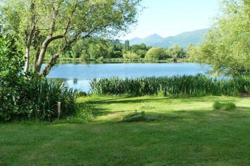 Cottage Les Pyr�n�es Au Bord de L'eau