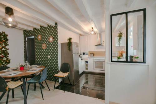 Instant Fleury: Maison de Caract�re, Jardin Secret
