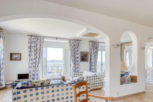 Magnificent Luxury Home With Garden In Bandol