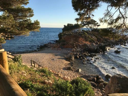 Calanques Bandol ,t2 4 �toiles Avec Garage, Dans Pin�de