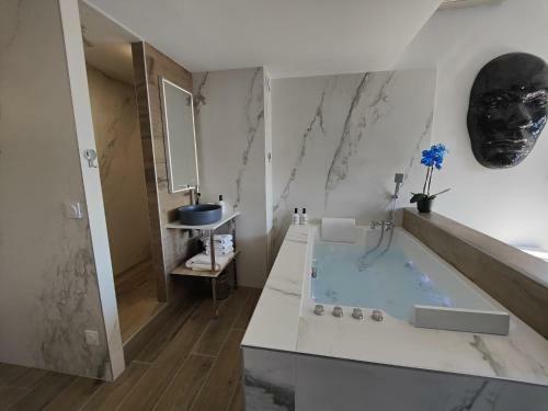 Apartamento Suites Jm - Les Pins Marines - Jacuzzi & Vue Mer