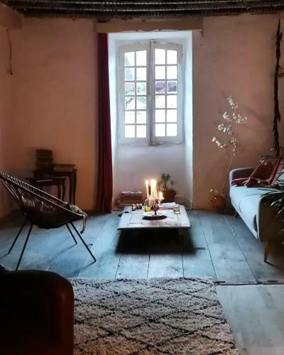 Hostal Abury