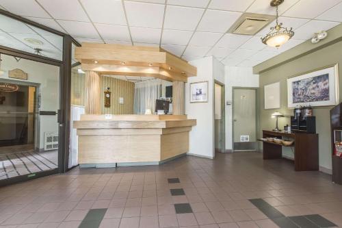 Quality Hotel & Suites Sherbrooke