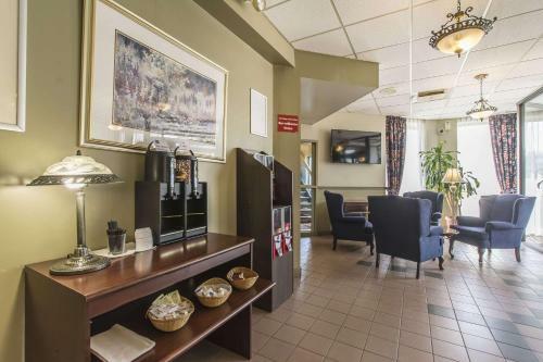 Quality Hotel & Suites Sherbrooke