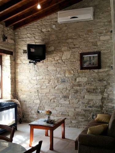 Romios Apartments
