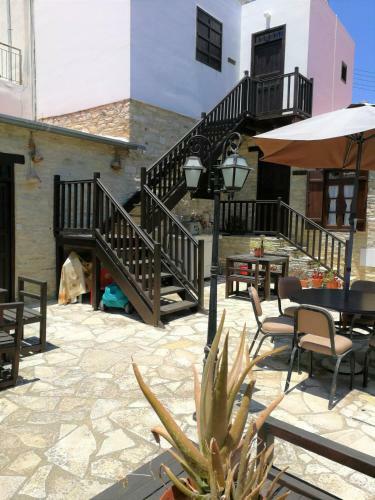 Romios Apartments
