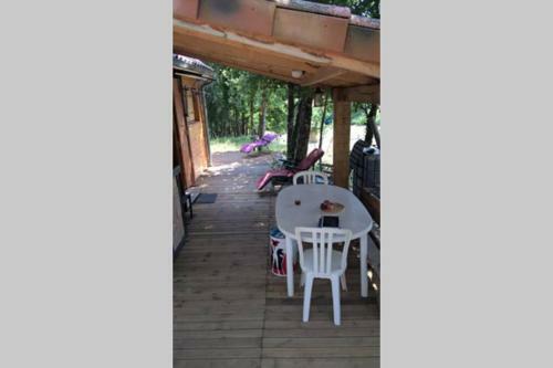 Chalet Champ�tre Dans Les Bois Du Lot, Immersion.