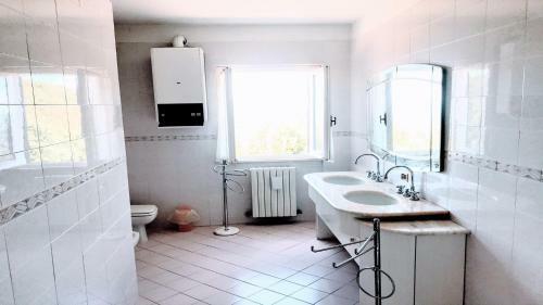 Villa Vallocchia - Sleeps 18 Exclusive Poolgrounds Spoleto 10 Mins Rome 1 Hr