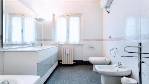 Villa Vallocchia - Sleeps 18 Exclusive Poolgrounds 2