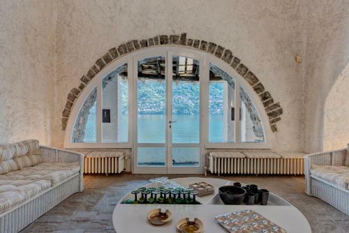 Villa La Filanda -pieds Dans L'eau On Lake Como-
