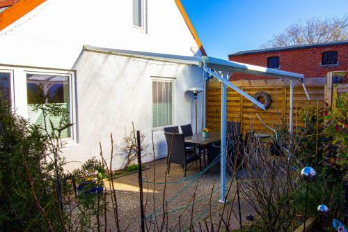 L�tt Hus Erna