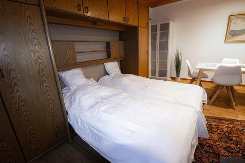 L�tt Hus Erna
