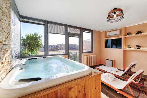 Hostal Penthouse Station Luxury Suites & Apts 2