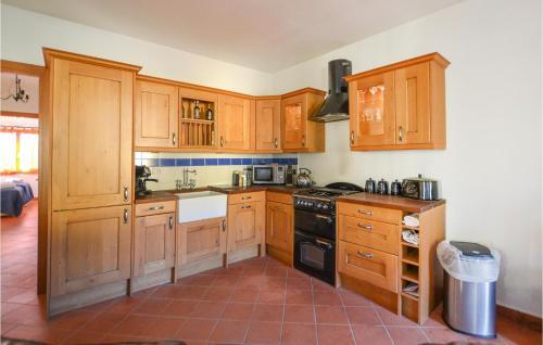 Beautiful Apartment In Bucine With 2 Bedrooms