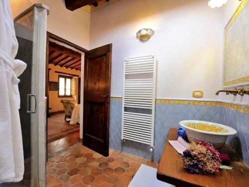 Authentic Holiday Home In Bucine With Private Swimming Pool