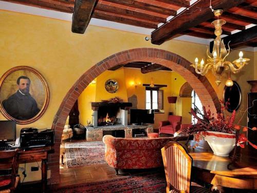 Authentic Holiday Home In Bucine With Private Swimming Pool
