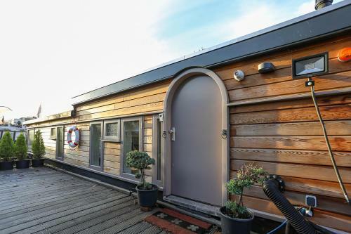 Bed & Breakfast Houseboat Next To Amstel