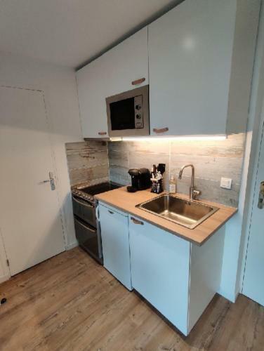 Apartment In A Residence Near The Sea
