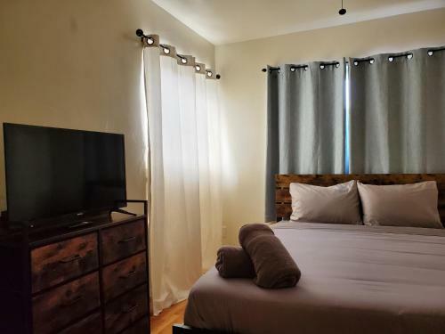 Family Friendly Suburban Home- 5mi To Downtown!