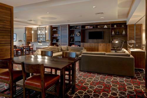 Hotel Four Points By Sheraton Peoria Downtown