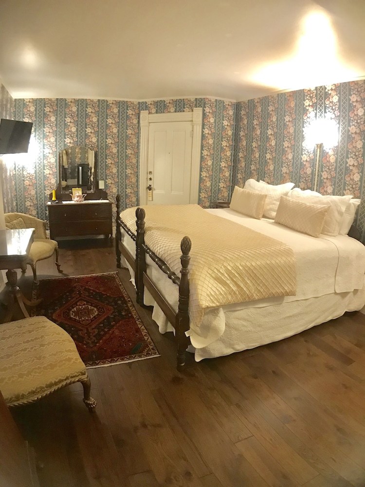 Bed & Breakfast Bath Street Inn