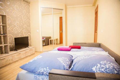Semi-luxury Apartment On Tsentralnyiy Boulevard 8