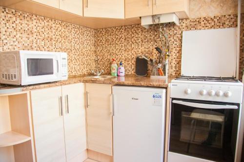 Semi-luxury Apartment On Tsentralnyiy Boulevard 8
