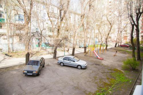 Semi-luxury Apartment On Tsentralnyiy Boulevard 8