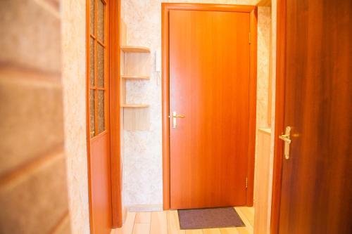 Semi-luxury Apartment On Tsentralnyiy Boulevard 8