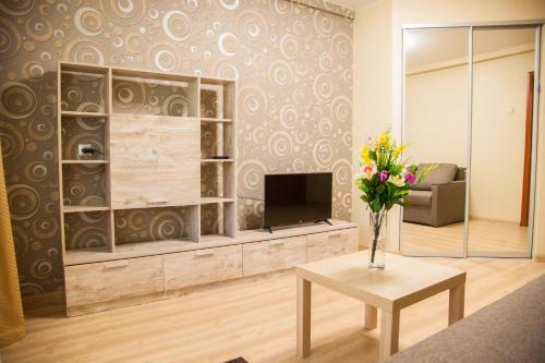 Semi-luxury Apartment On Tsentralnyiy Boulevard 8