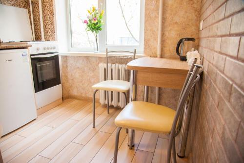 Semi-luxury Apartment On Tsentralnyiy Boulevard 8