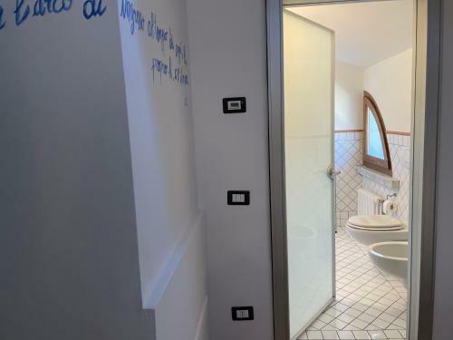 Hostal Splendida Camera Familiare Con Lucernario A 150 Mt Dal Mare