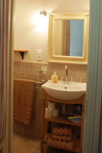 Le Logis Du Pressoir Self-catering Gites & Bed And Breakfast