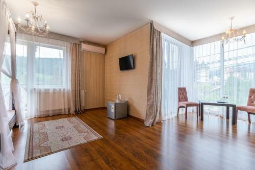 Hotel Pid Strihoju