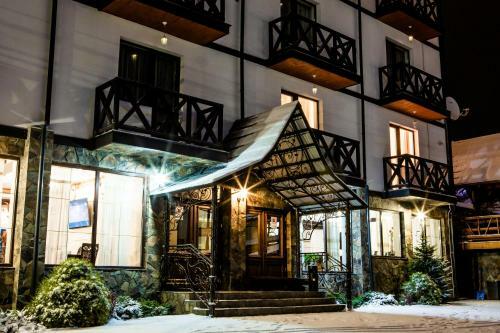 Hotel Pid Strihoju