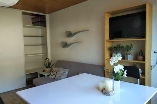 Apartamento Nice Studio With Balcony And Mountain View
