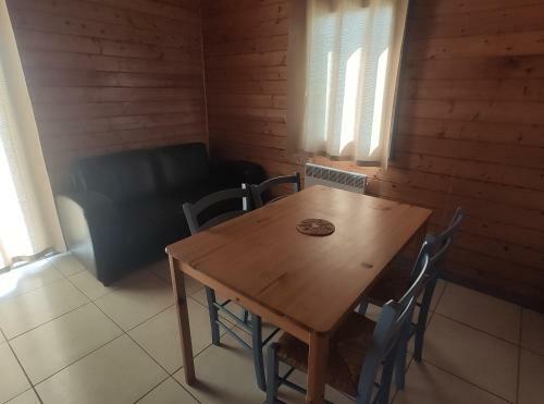 Coqslitscaux, Chalet de 4 Personnes Mitoyen 2 Plus 2