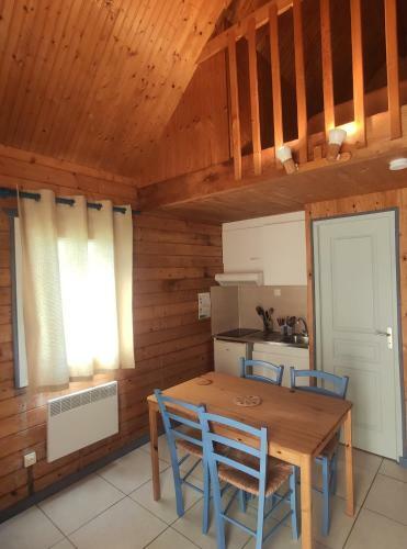Coqslitscaux, Chalet de 4 Personnes Mitoyen 2 Plus 2