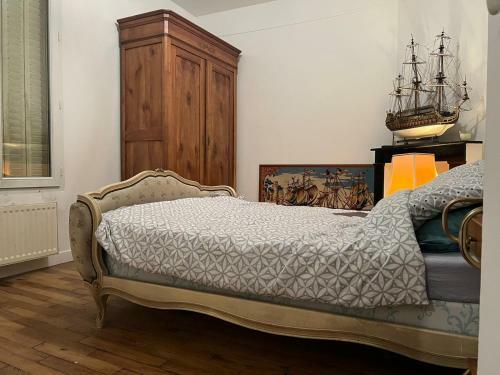 Remarkable 2-bed Apartment In Croissy