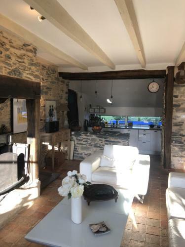 Charmante Chaumi�re Au Coeur de La Bri�re