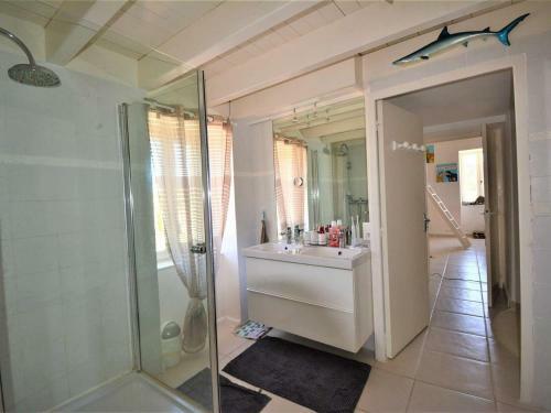 Maison Labastide-de-virac, 5 Pi�ces, 8 Personnes - Fr-1-382-183