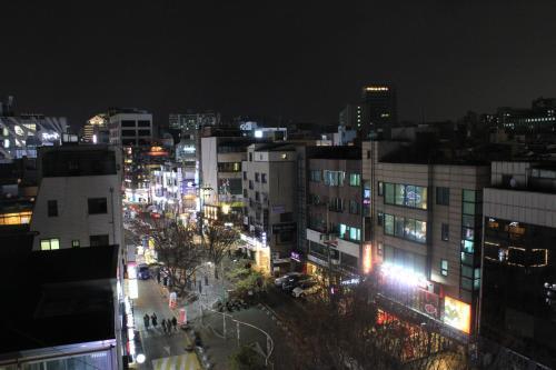 Fortune Hongdae Hostel In Seoul