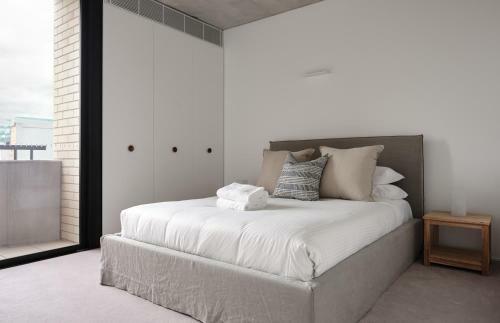 Premium Bondi 2 Bed Apartment With Outdoor Patio