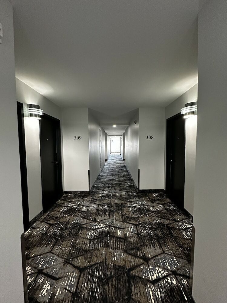 Chateau Regina Hotel And Suites